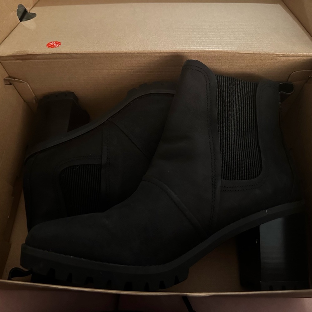 UGG Heal Boots